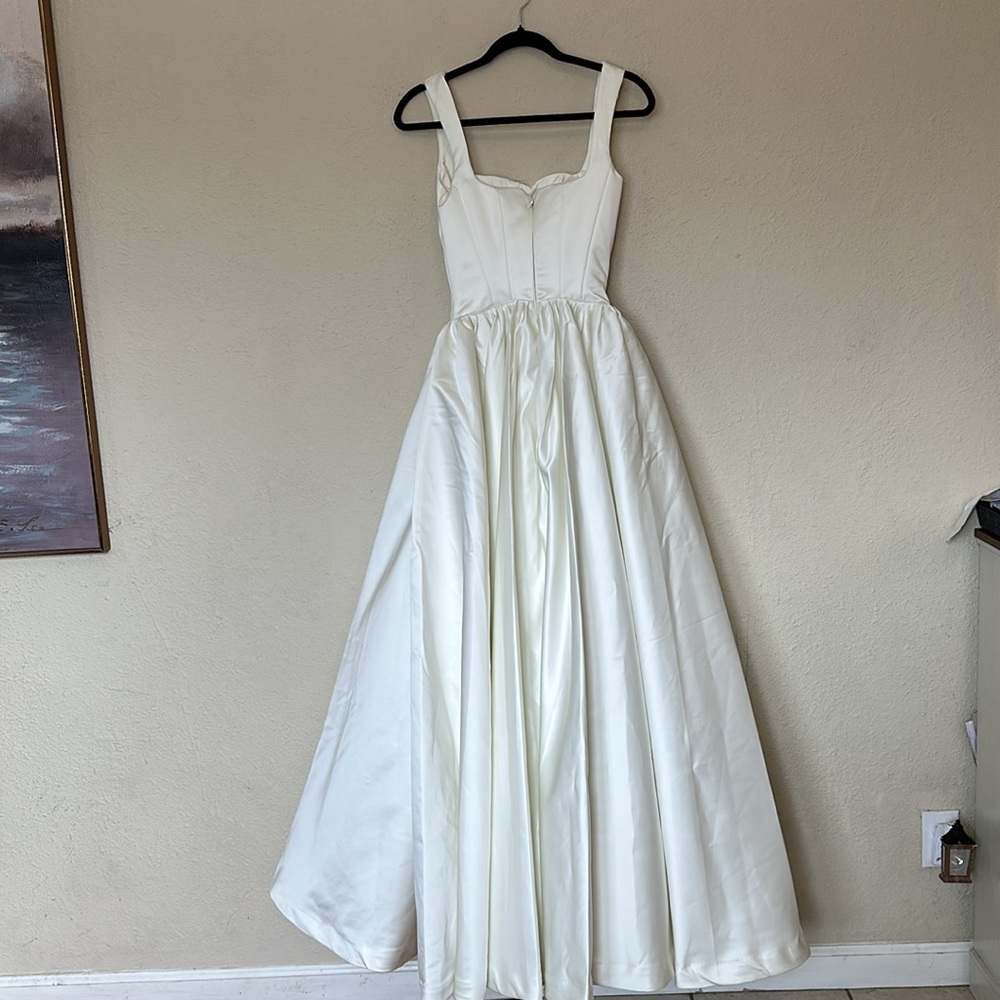House of CB Ivory Square-Neck Ball Gown Wedding Dress - Picture 10 of 17